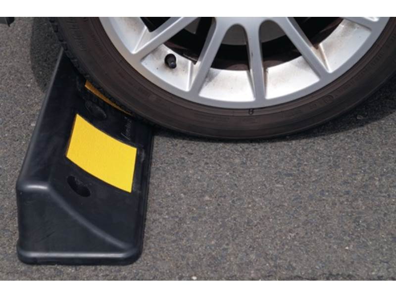 12216UN Radstopper L500xB160xH100mm PVC schwarz mit gelben Reflexstreifen